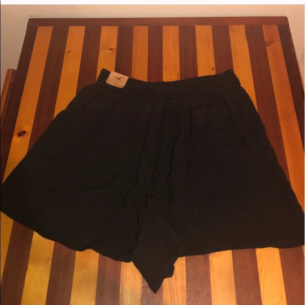 NWOT Hollister Shorts— super cute and high waisted